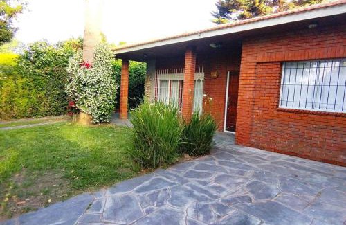 Las Colinas de Peralta Ramos House | Casa Bustamante Barrio ALFAR para 8 personas