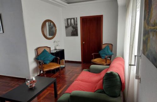 La Coruna House | Ideal Stay at Casa Céntrica: Steps from Playa Riazor