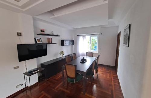 La Coruna House | Ideal Stay at Casa Céntrica: Steps from Playa Riazor