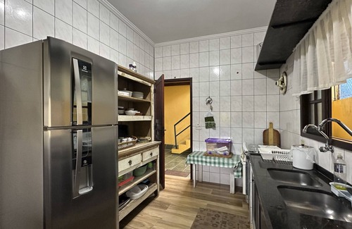 Jardim Capricornio Ski Chalet | Perfect Casa with Pool, Steps from Caraguatatuba Beach