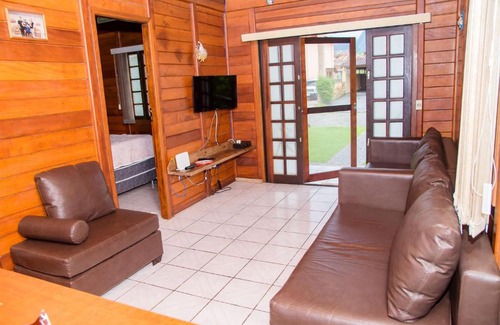 Morada da Praia House | Enjoy Relaxing Retreat at Casa with Pool in Boraceia Beach