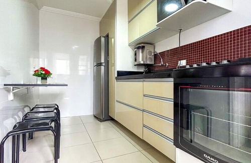 Jardim Praiano House | Casa with WiFi Near Praia da Enseada - Pet Friendly Retreat