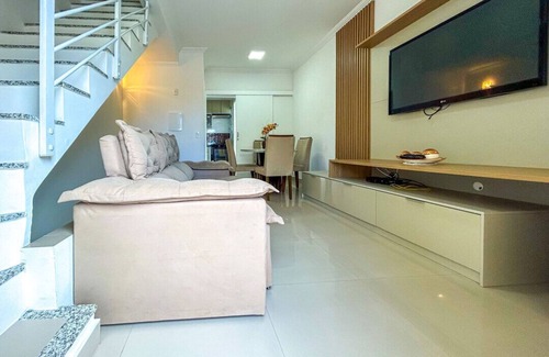 Jardim Praiano House | Casa with WiFi Near Praia da Enseada - Pet Friendly Retreat