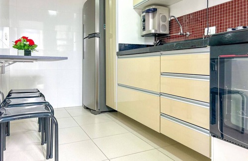 Jardim Praiano House | Casa with WiFi Near Praia da Enseada - Pet Friendly Retreat