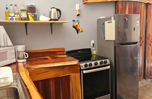 Las Lomas Apartment | Discover Casa Cariad: Family-Friendly Cottage by Playa Bejuco