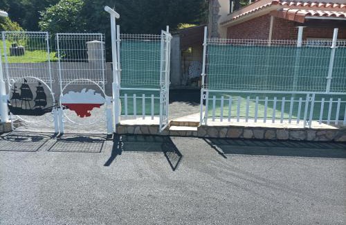 Medio Cudeyo Apartment | Relax at Casa Cabárceno: Pet-Friendly with Hot Tub Access
