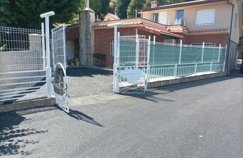 Medio Cudeyo Apartment | Relax at Casa Cabárceno: Pet-Friendly with Hot Tub Access