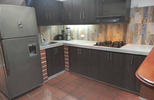 Guatape Cottage | Pet-Friendly Casa Cabaña in Guatape for Family Getaways