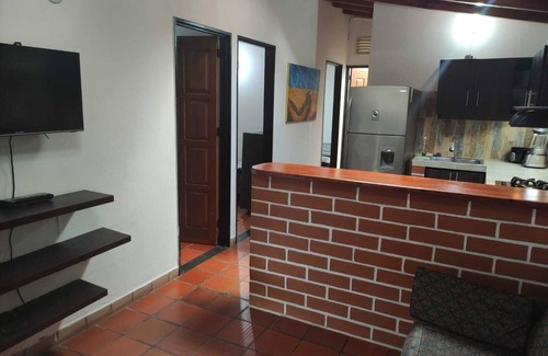 Guatape Cottage | Pet-Friendly Casa Cabaña in Guatape for Family Getaways