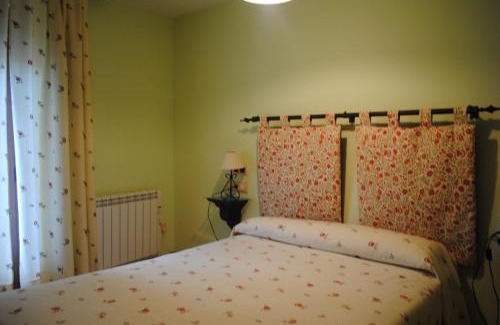 Villarino de los Aires House | Pet-Friendly Casa Cabañal: Family Approved Stay Awaits!