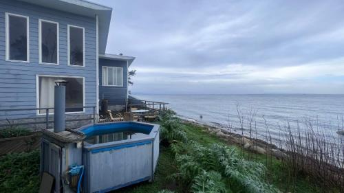 Lenca House | Cozy Casa Cabaña frente al Mar: Pet & Child Friendly Stay