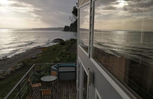 Lenca House | Cozy Casa Cabaña frente al Mar: Pet & Child Friendly Stay