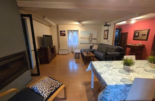 Teo House | Experience casa cacheiras: 4-Star Retreat with Pool & Hot Tub