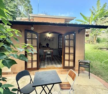 Sao Roque House | Cozy Retreat at Casinha Acolhedora da Mata - Rota do Vinho