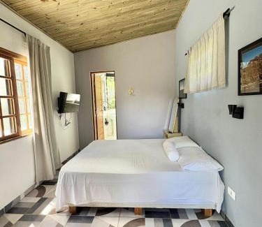 Sao Roque House | Cozy Retreat at Casinha Acolhedora da Mata - Rota do Vinho