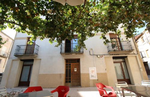 Benissanet Apartment | CASA CAL METGE: Family and Pet-Friendly Getaway