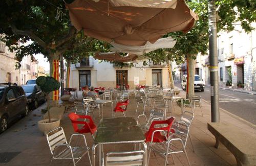 Benissanet Apartment | CASA CAL METGE: Family and Pet-Friendly Getaway