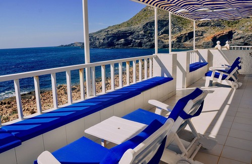 Cala Reona House | Casa Cala Reona Oeste: Oceanfront Escape with Terrace & Wifi