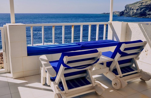 Cala Reona House | Casa Cala Reona Oeste: Oceanfront Escape with Terrace & Wifi