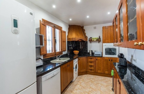 Coin Villa | Experience Casa Cameleon Coín: Pool, Spa & High Ratings