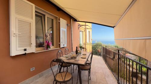 Volastra Apartment | Discover Casa Camelia: Family-Friendly Retreat, 9.6/10 Rating