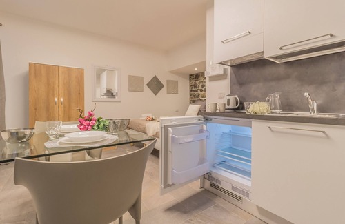 Varenna Apartment | Scenic Casa Camelia Varenna with Oceanfront Views