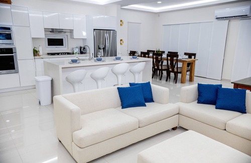 Oranjestad Villa | Casa Camila Aruba: Enjoy Poolside Relaxation and Volleyball