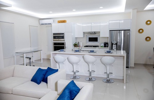 Oranjestad Villa | Casa Camila Aruba: Enjoy Poolside Relaxation and Volleyball