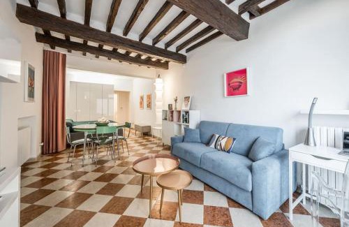 Parma City Centre Apartment | Artistic Arty Suite at Casa Camilla in Historic Center