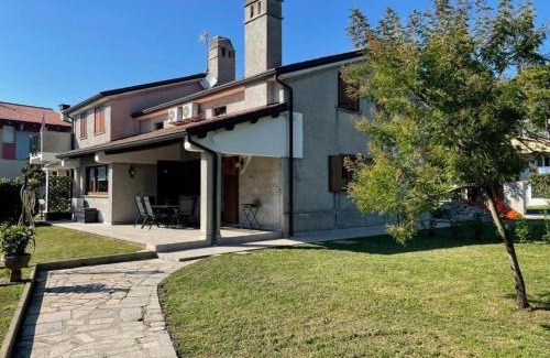 Duino Apartment | Casa Camilla: Family-Friendly Retreat with 9.3/10 Rating