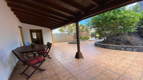 Valle Gran Rey House | Casa Camilo II: 4-Star Retreat for Families with Top Reviews