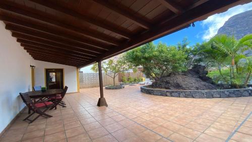 Valle Gran Rey House | Casa Camilo II: 4-Star Retreat for Families with Top Reviews