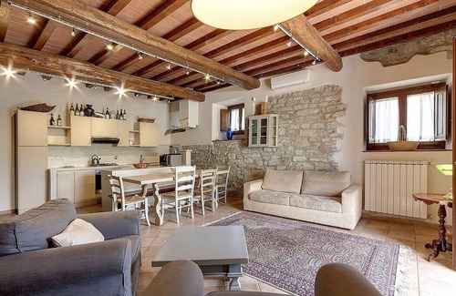 Pontassieve House | Discover Casa Camomilla: Cozy House with Scenic Views