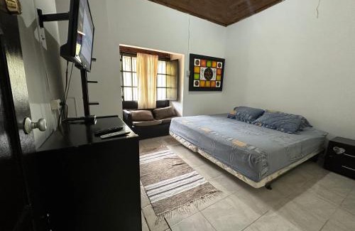 Guadalajara de Buga Ski Chalet | Idyllic Casa Campestre Buga with Oceanfront Pool Access