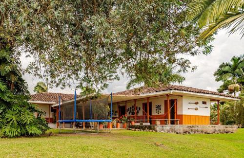 Alegrias House | Casa Campestre con Jacuzzi y 4 habitaciones en Pereira