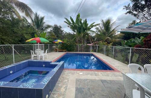 Bugalagrande House | Guest Rated 10/10: Casa Campestre El Encanto with Ocean View