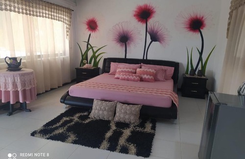 Caucasia Cabin | Cozy Casa Campo Emaus: Top-Rated Stay with Pool & Breakfast