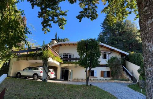 Vila Inglesa House | Experience Casa Campos do Jordão: 4-Star Comfort in Capivari