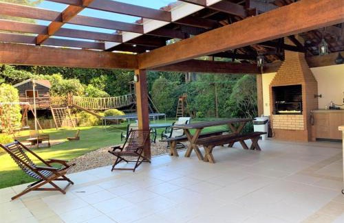 Vila Inglesa House | Experience Casa Campos do Jordão: 4-Star Comfort in Capivari