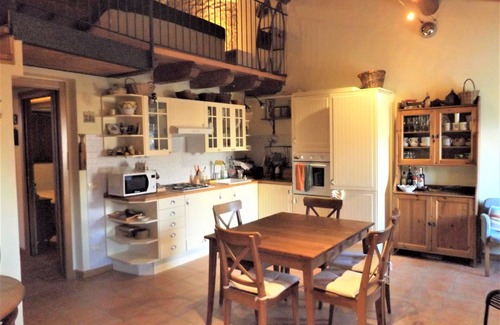 Garda Apartment | Casa Canevini Garda: Oceanfront Retreat with Pet-Friendly Amenities