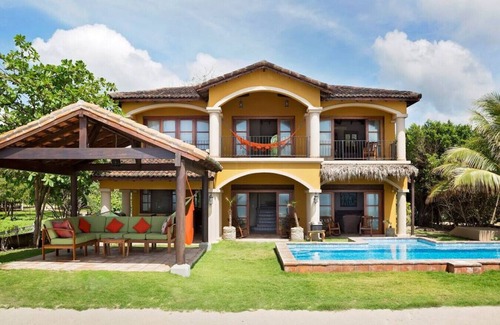 Playa Colorado House | Casa Cantamar: Inviting Oceanfront Retreat with Spa Access
