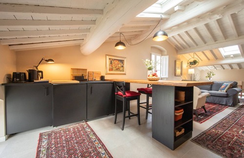 Lucca Historical Center Apartment | Casa Cantore: Family-Friendly Stay Near Historic Walls