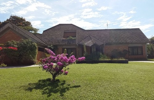 Itu House | Casa Capa: Unique Architecture with Pool & Spa Amenities
