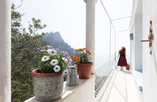 Marina Piccola Villa | Relaxing Getaway at Casa Capaianca with Spa & Breakfast