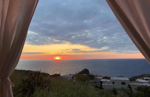 Pollara House | Oceanfront Casa Capperina: Guest Rated 9/10 for Families