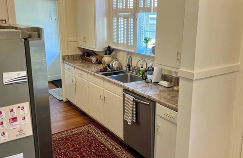 Pinehurst House | Casa Capstone – 4BR Near Stadium, Walk to Campus & Downtown!