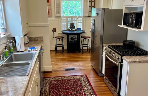 Pinehurst House | Casa Capstone – 4BR Near Stadium, Walk to Campus & Downtown!