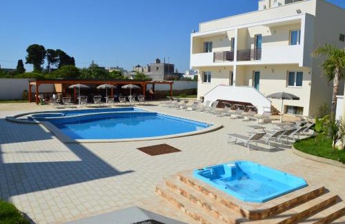 Diso Bed & Breakfast | Experience Casa Cardignan: Oceanfront Bliss with Pool Access