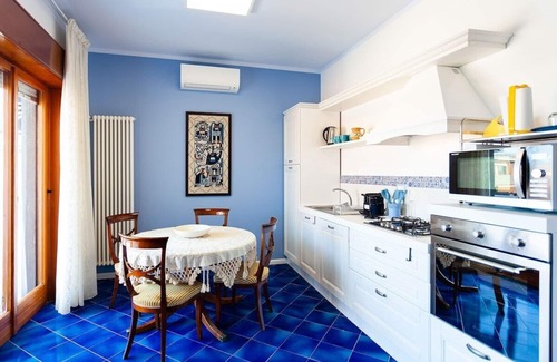 Sorrento Historic Centre Apartment | Discover Casa Carina: Top-Rated Stay in Sorrento Center
