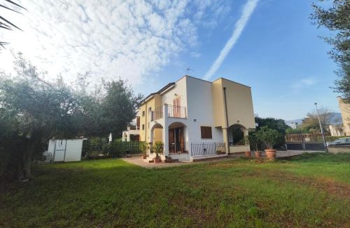 Carini Villa | Casa Carini - Villa Vacanze sul Mare con piscina idromassaggio